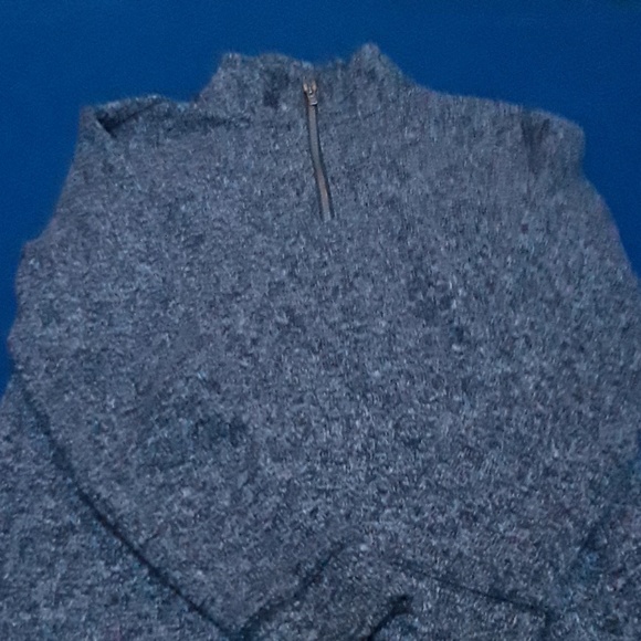 Boys size 8 sweater - Picture 1 of 1